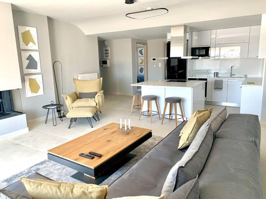 Fab New Flat In Central Athens W/ Acropolis Views Apartment ภายนอก รูปภาพ